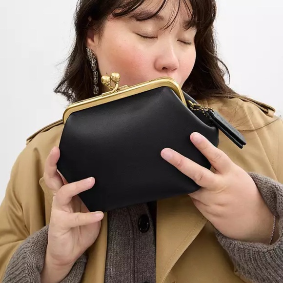 Coach Kisslock Frame Bag 14 Crossbody in Brass/Black Glovetanned Leather NWT - Picture 15 of 15